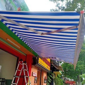 Mái Hiên Di Động Tay Quay Cho Nhà Phố